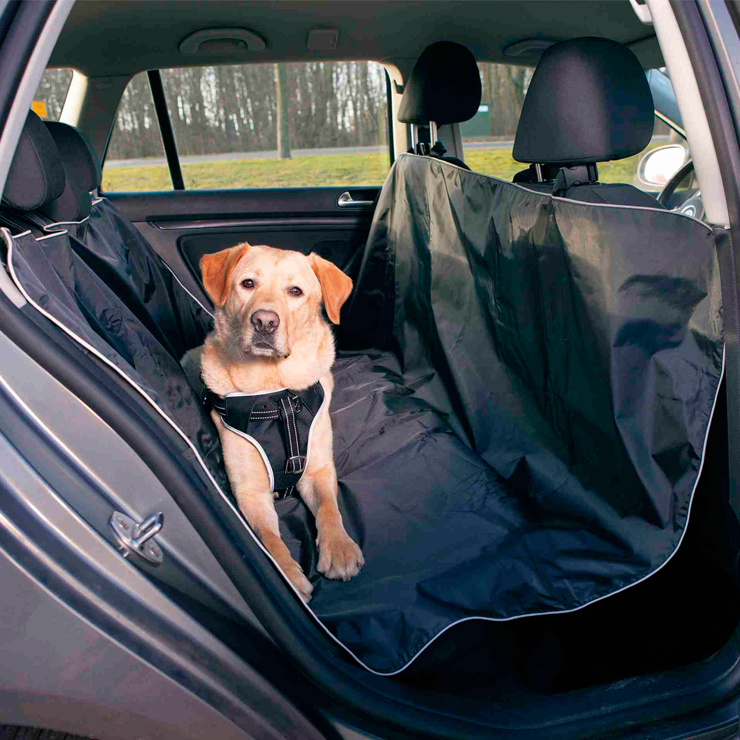 La mejor funda protectora para viajar en coche con tu mascota está